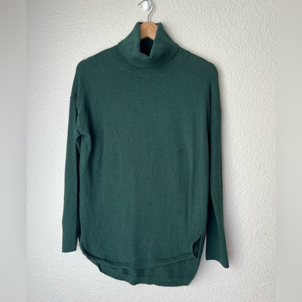 Treasure & Bond Green Tunic Turtleneck, S